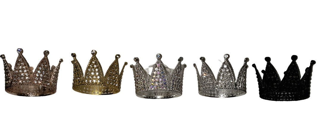Choose a crown in one of the five options for your tumbler. Each comes with a special straw and the flat top.